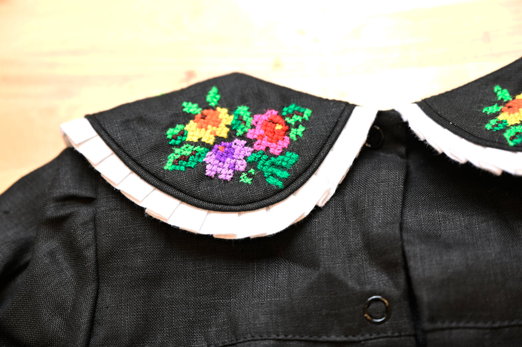 Mamilu Crafted from 100% natural linen and adorned with an artisan-embroidered
